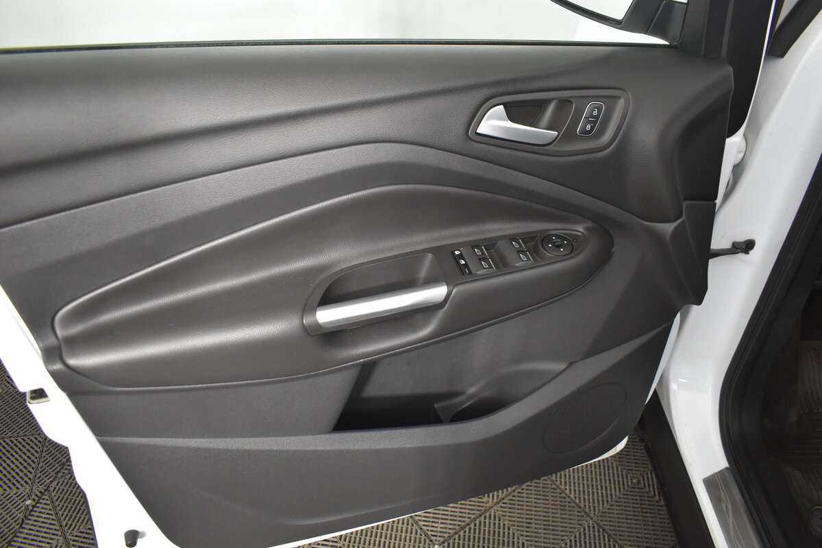 Б/У Форд Куга 2017 года. Фото: #14