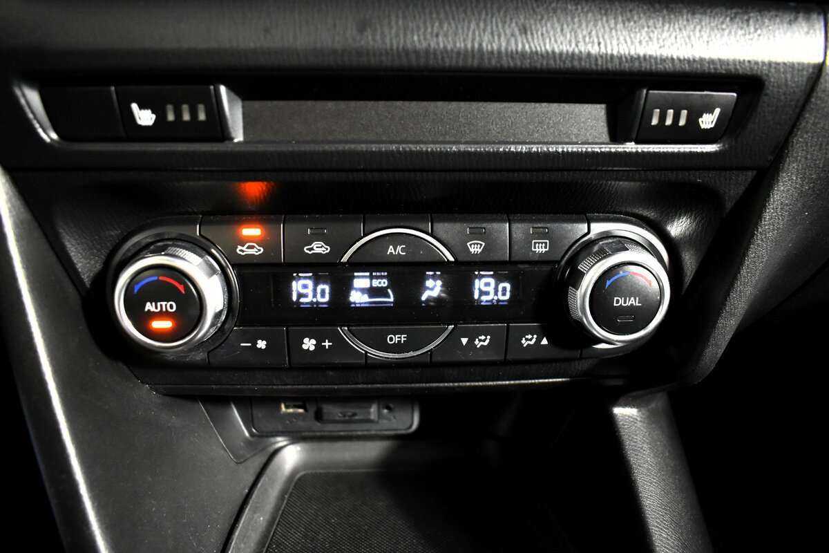 Б/У Мазда 3 2017 года. Фото: #14