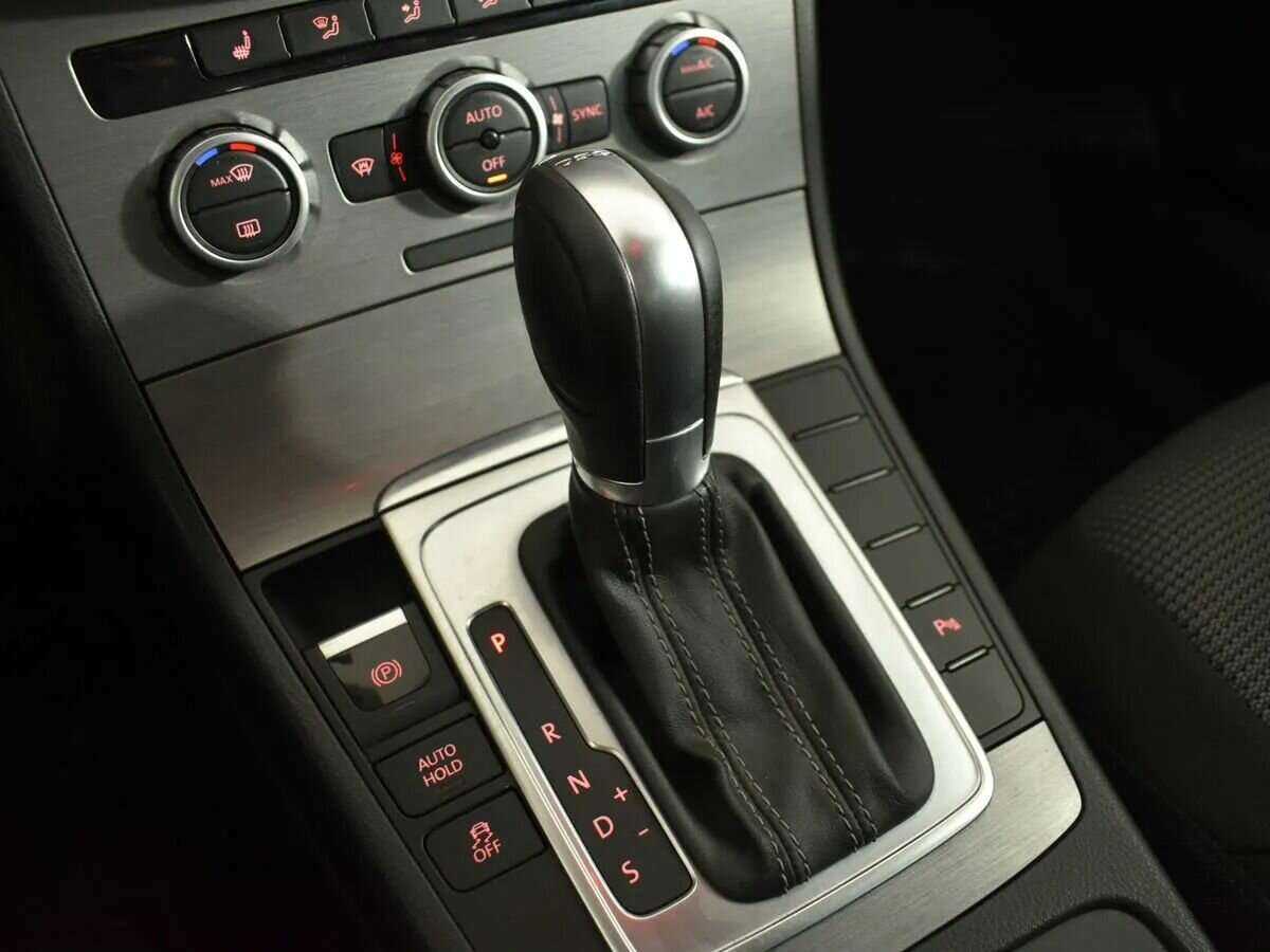 Б/У Фольксваген Пассат 2014 года. Фото: #16