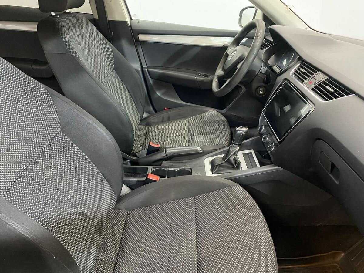 Б/У Шкода Октавия 2013 года. Фото: #9