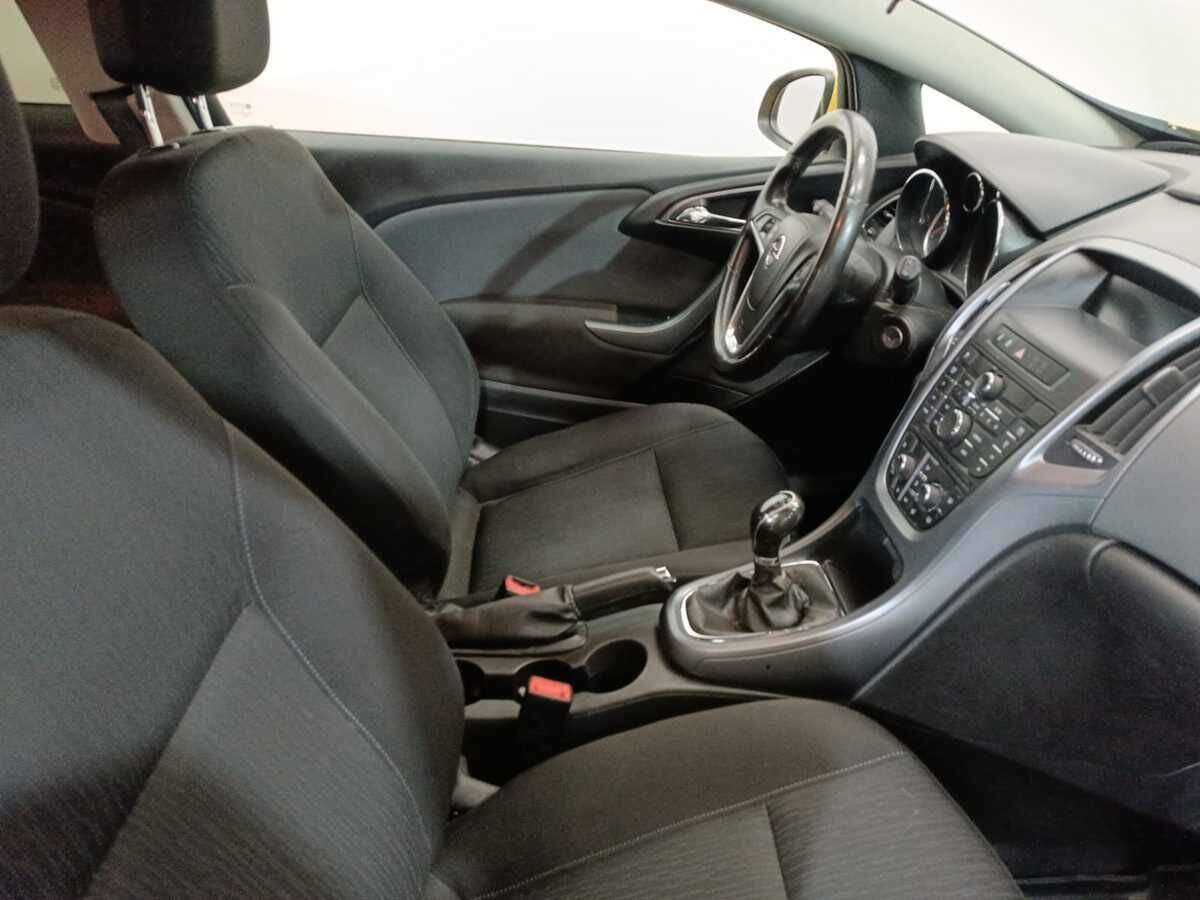 Б/У Опель Астра 2013 года. Фото: #8