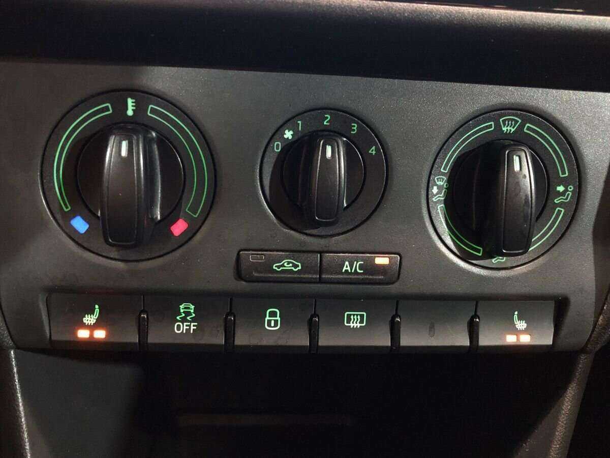 Б/У Шкода Рапид 2015 года. Фото: #12