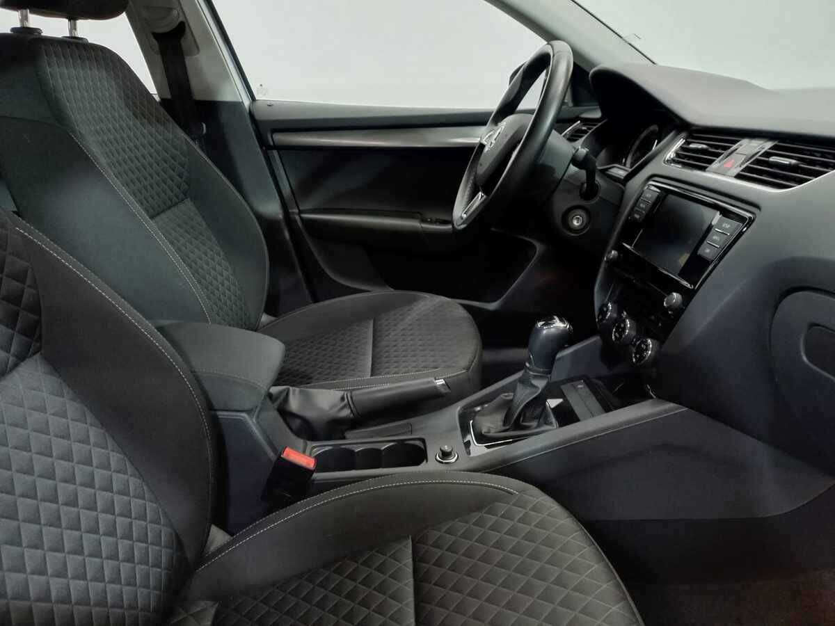 Б/У Шкода Октавия 2018 года. Фото: #9