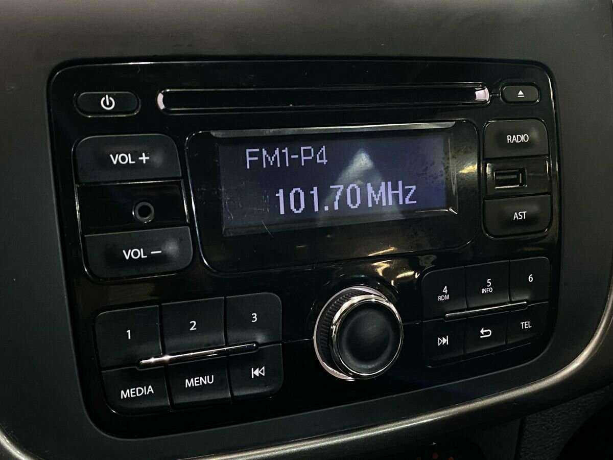 Б/У Рено Логан 2016 года. Фото: #12