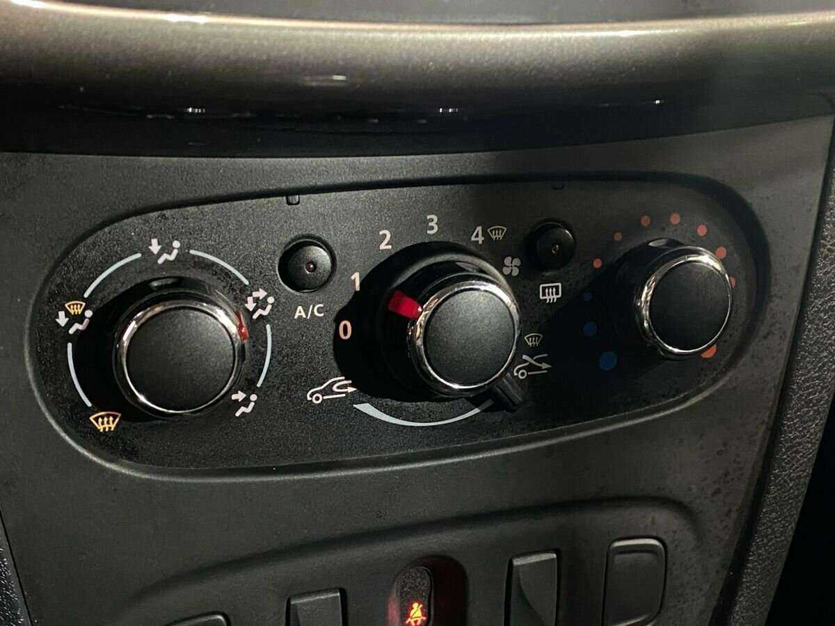 Б/У Рено Логан 2016 года. Фото: #13