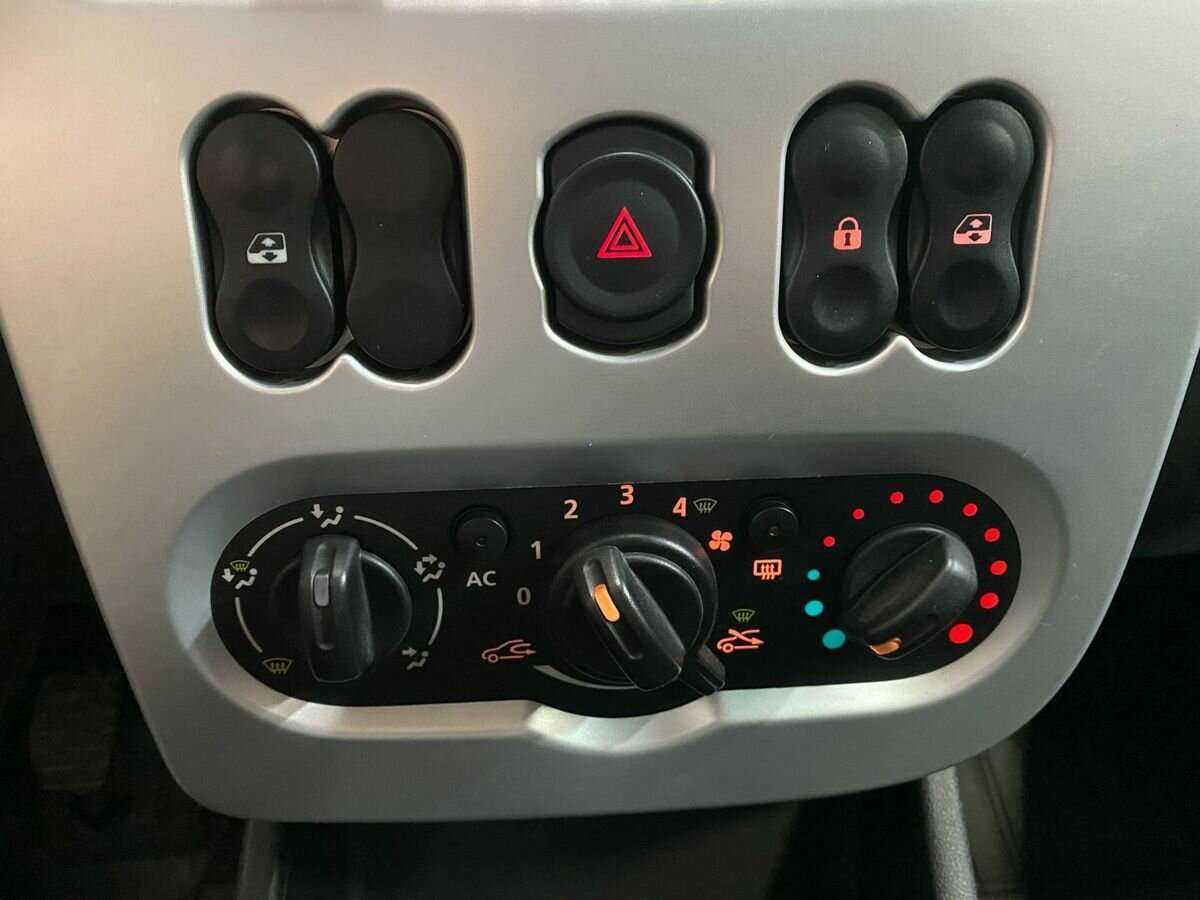 Б/У Рено Сандеро 2012 года. Фото: #13