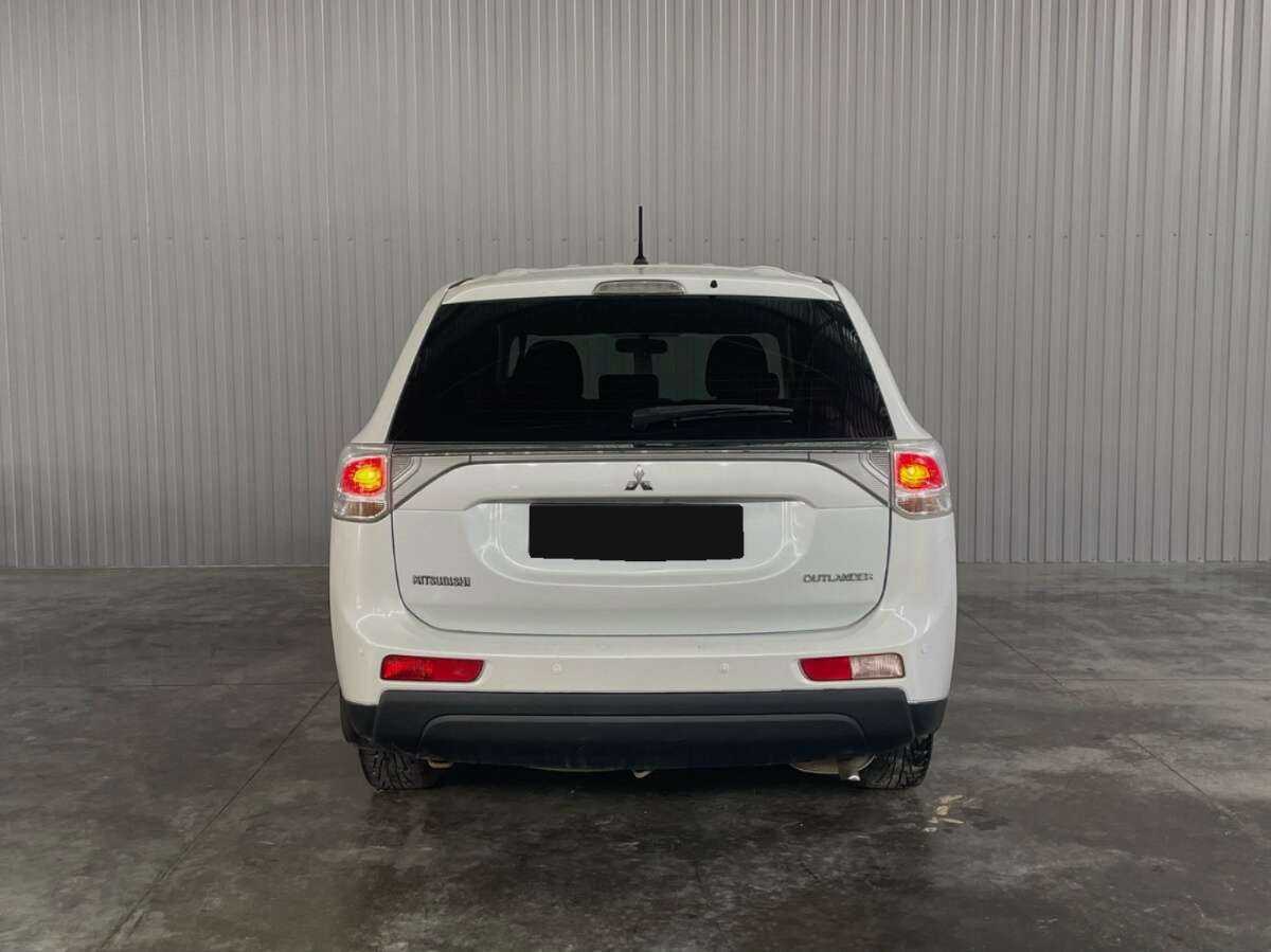 Б/У Митсубиши Оутлэндер 2013 года. Фото: #5