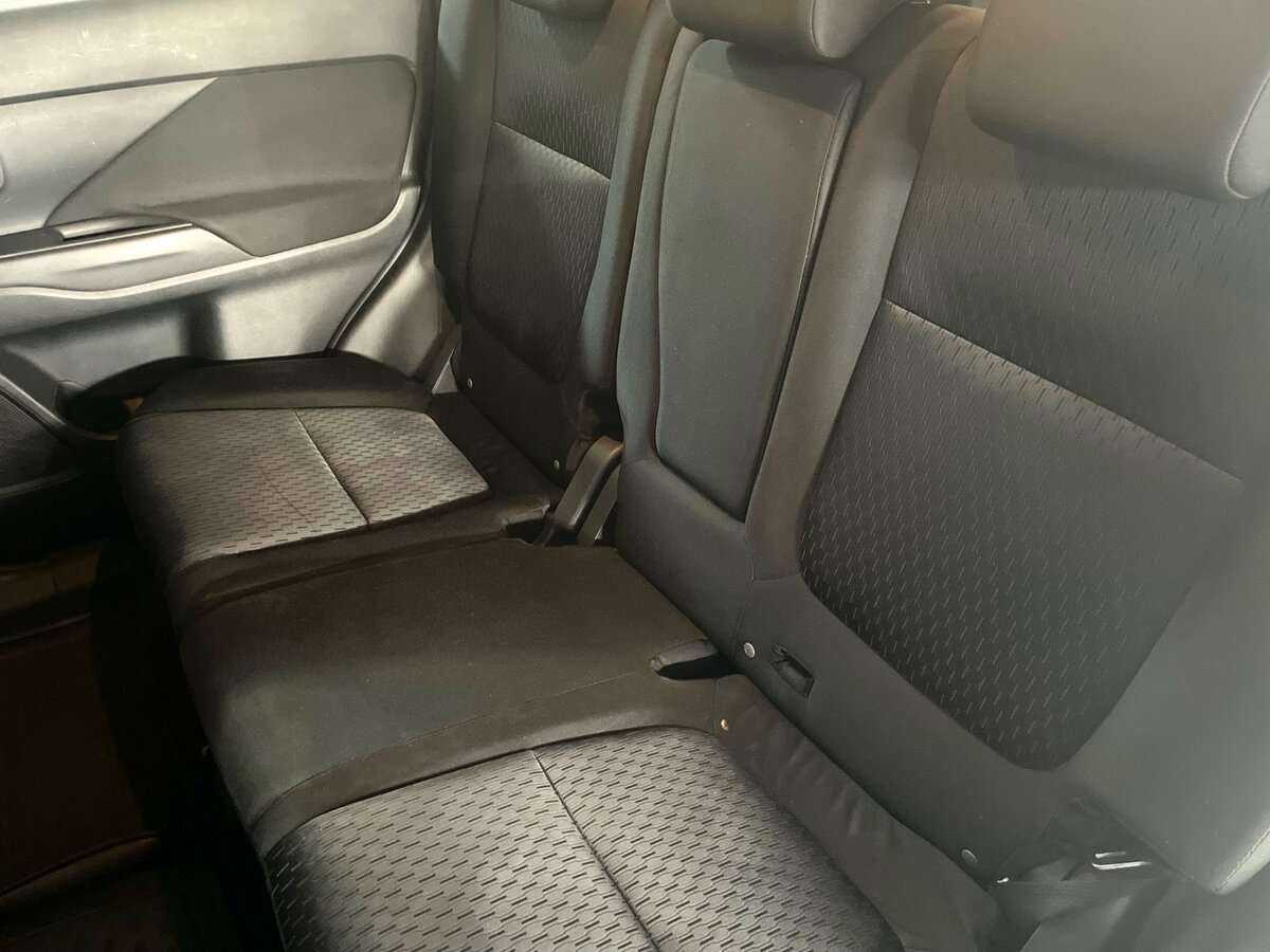 Б/У Митсубиши Оутлэндер 2013 года. Фото: #13