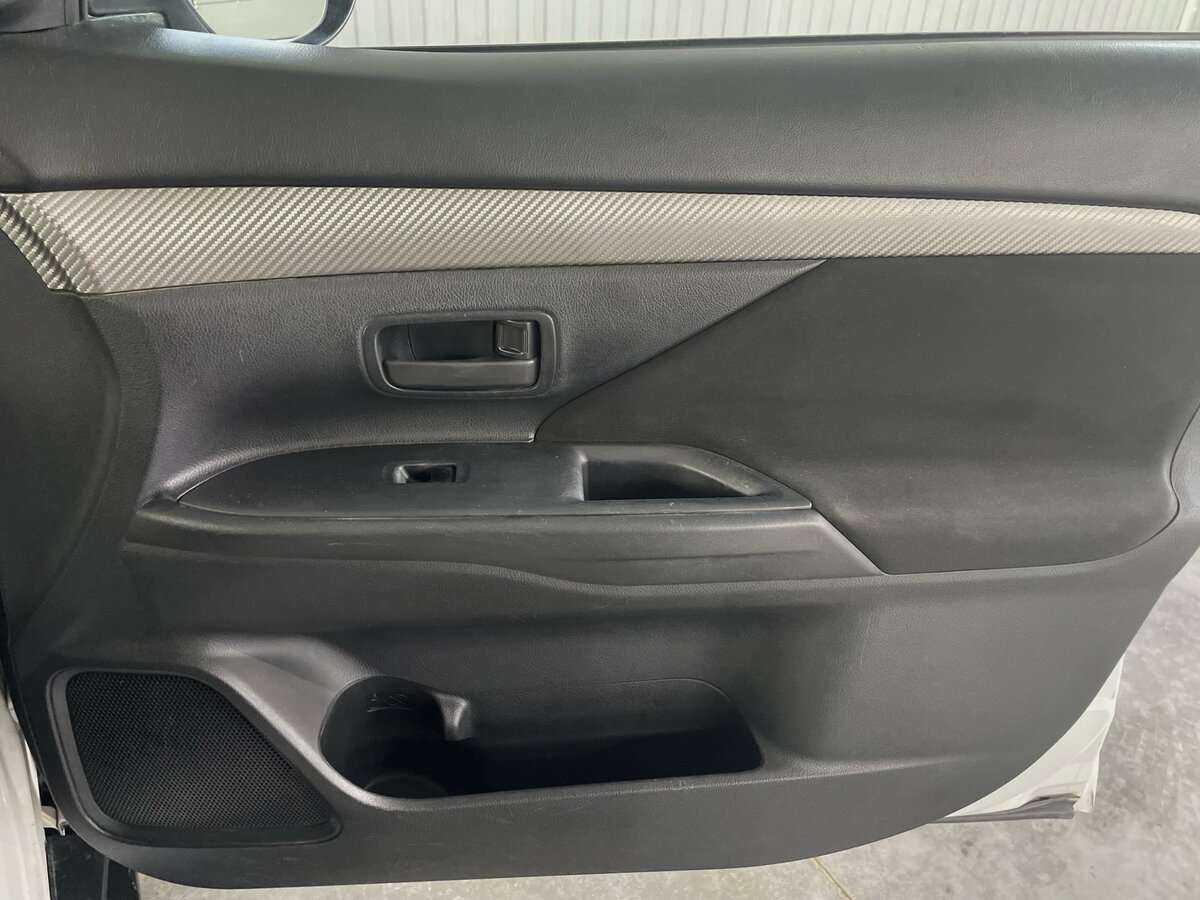 Б/У Митсубиши Оутлэндер 2013 года. Фото: #18