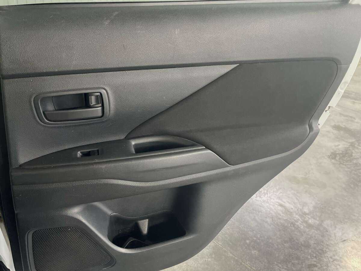 Б/У Митсубиши Оутлэндер 2013 года. Фото: #19