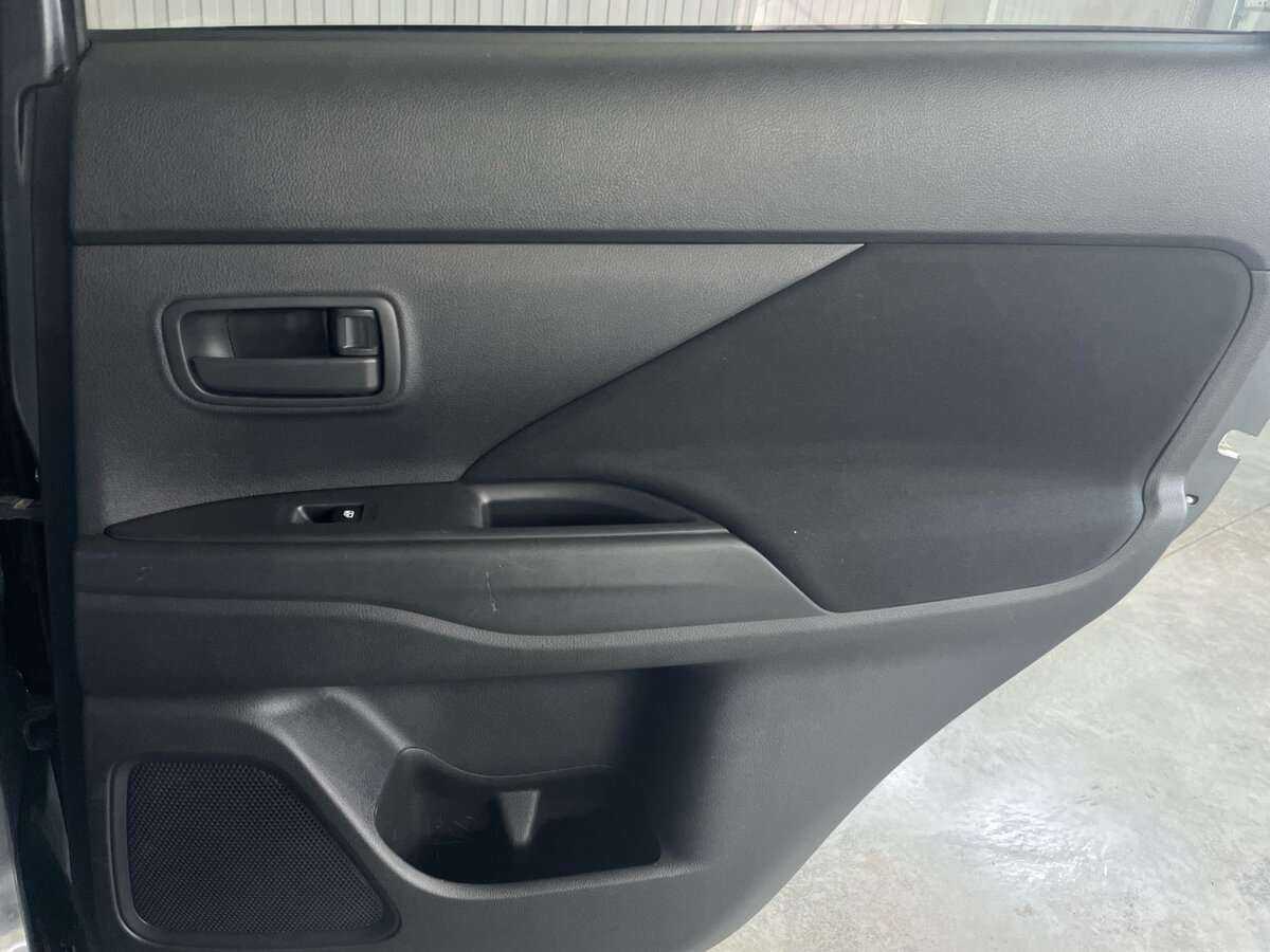 Б/У Митсубиши Оутлэндер 2018 года. Фото: #21