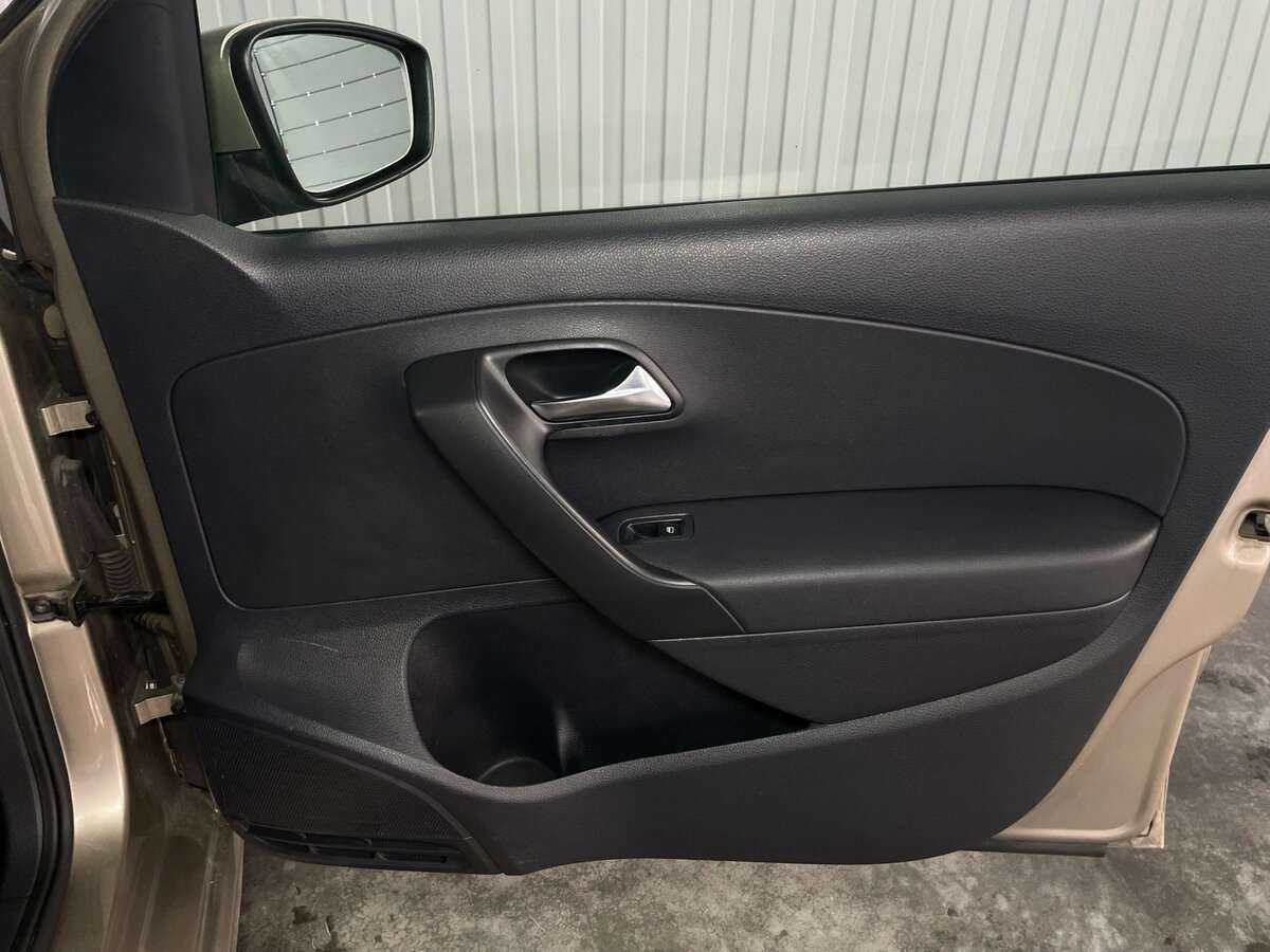 Б/У Фольксваген Поло 2016 года. Фото: #19