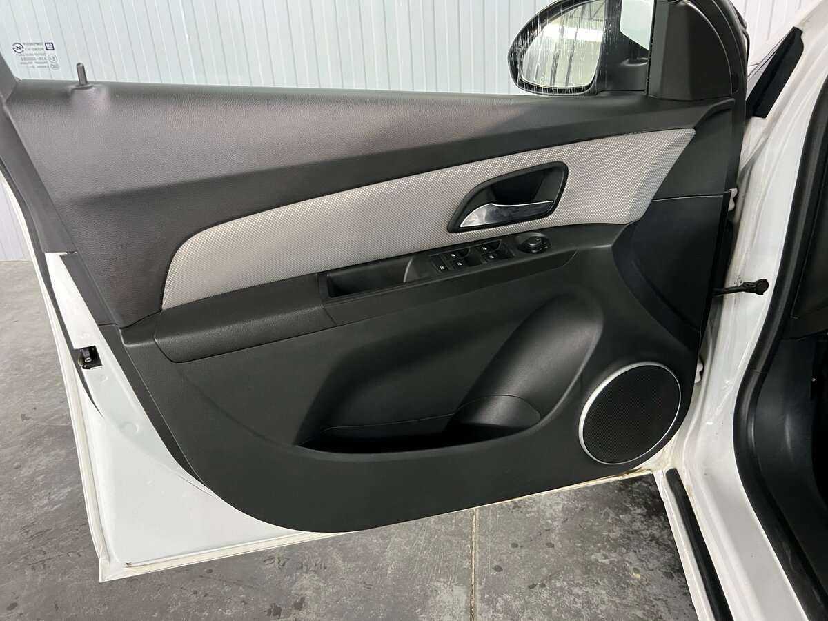 Б/У Шевроле Круз 2013 года. Фото: #8