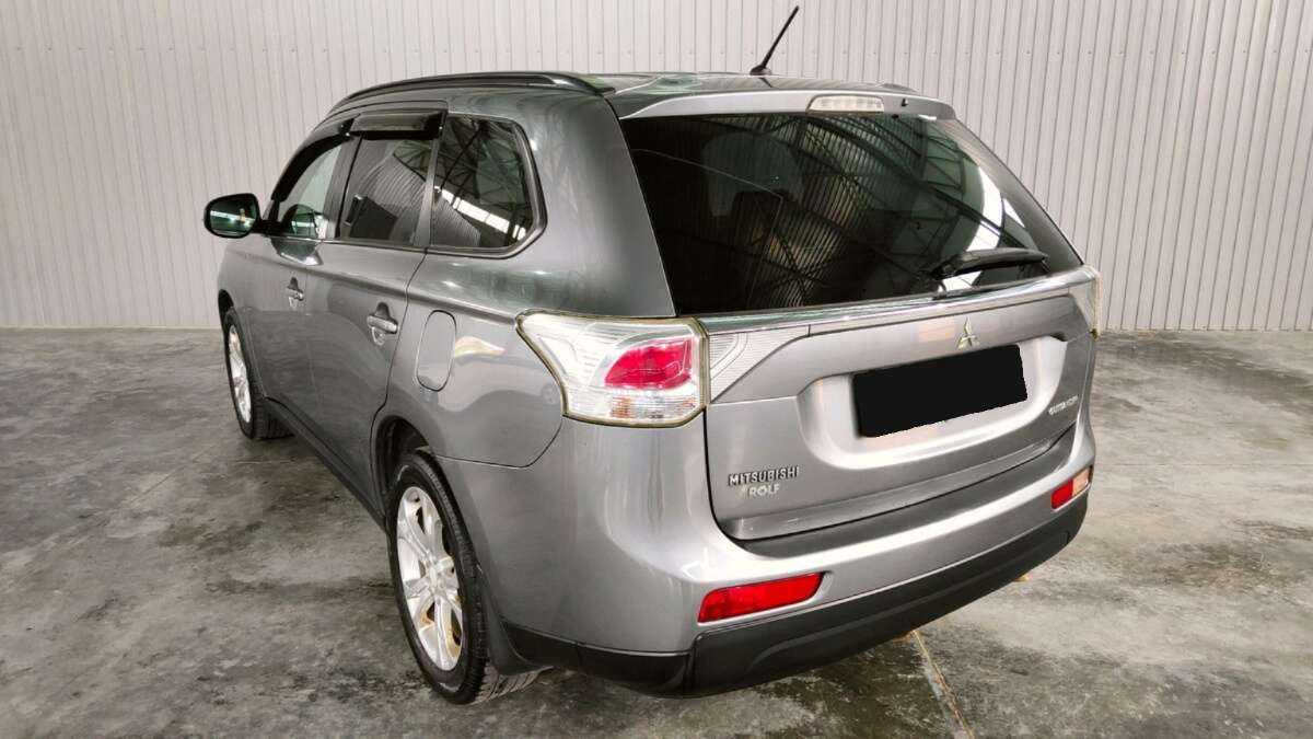 Б/У Митсубиши Оутлэндер 2012 года. Фото: #6