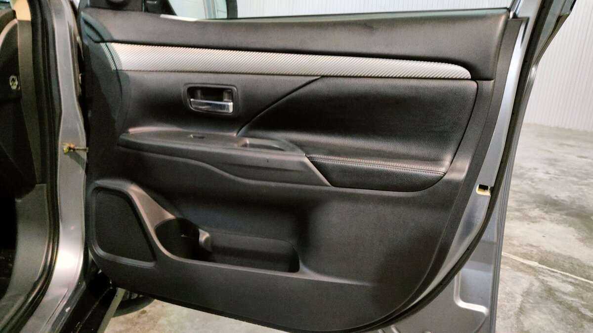 Б/У Митсубиши Оутлэндер 2012 года. Фото: #16