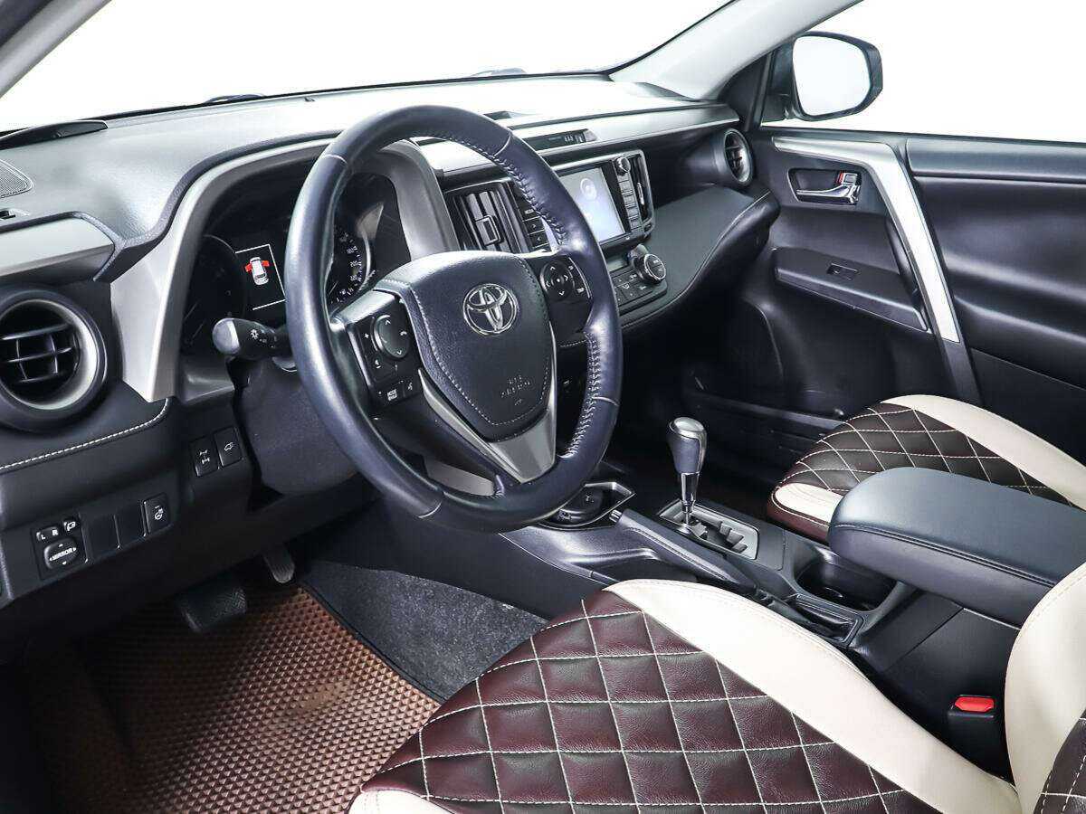 Toyota RAV4 2018 года с пробегом. Фото: #12