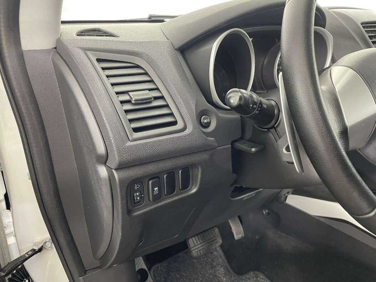 Б/У Митсубиши АС-Икс 2012 года. Фото: #8