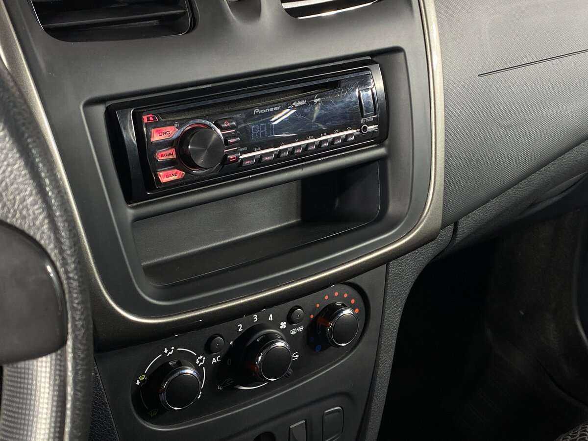 Б/У Рено Сандеро 2015 года. Фото: #13