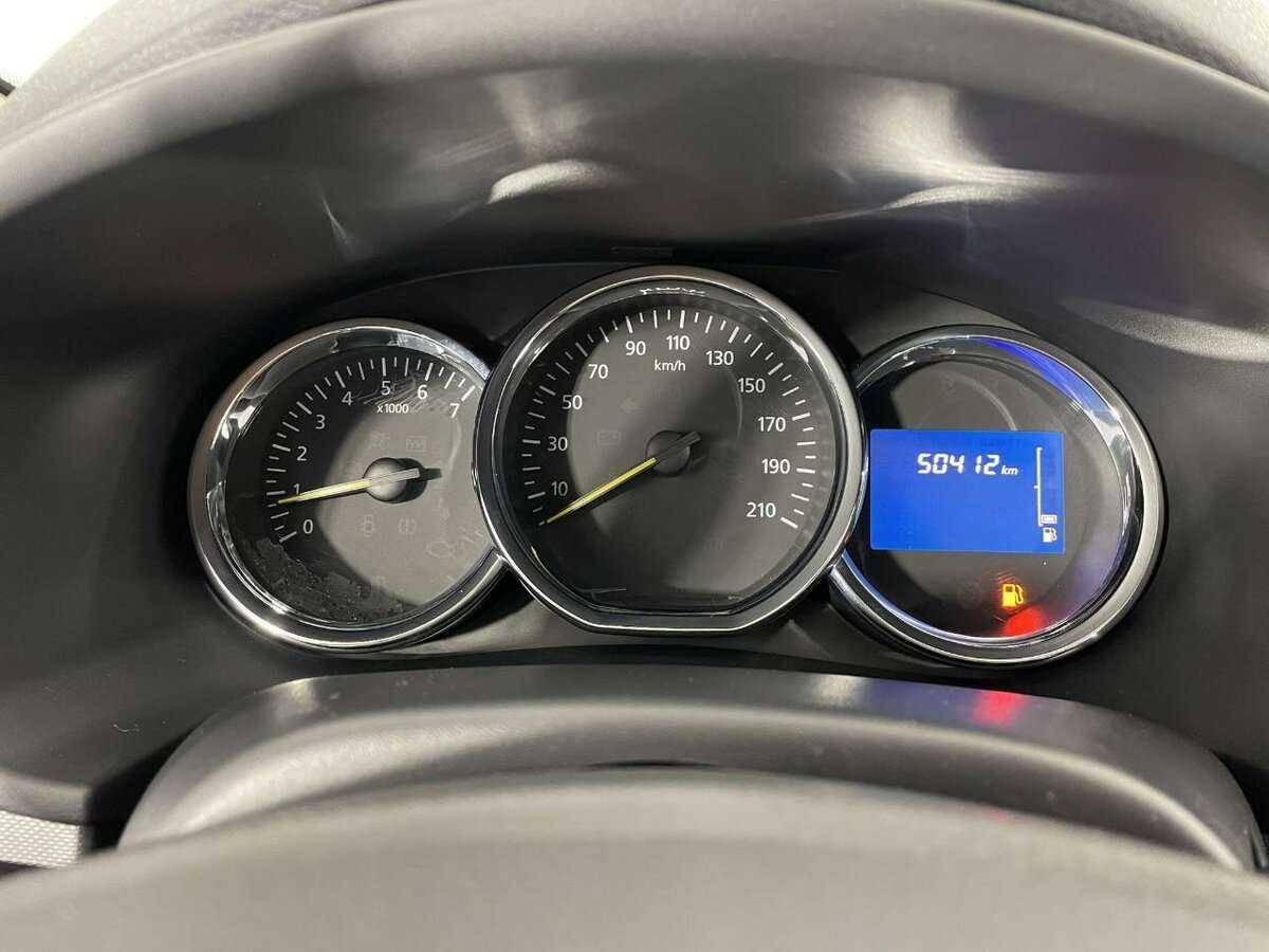 Б/У Рено Логан 2016 года. Фото: #10