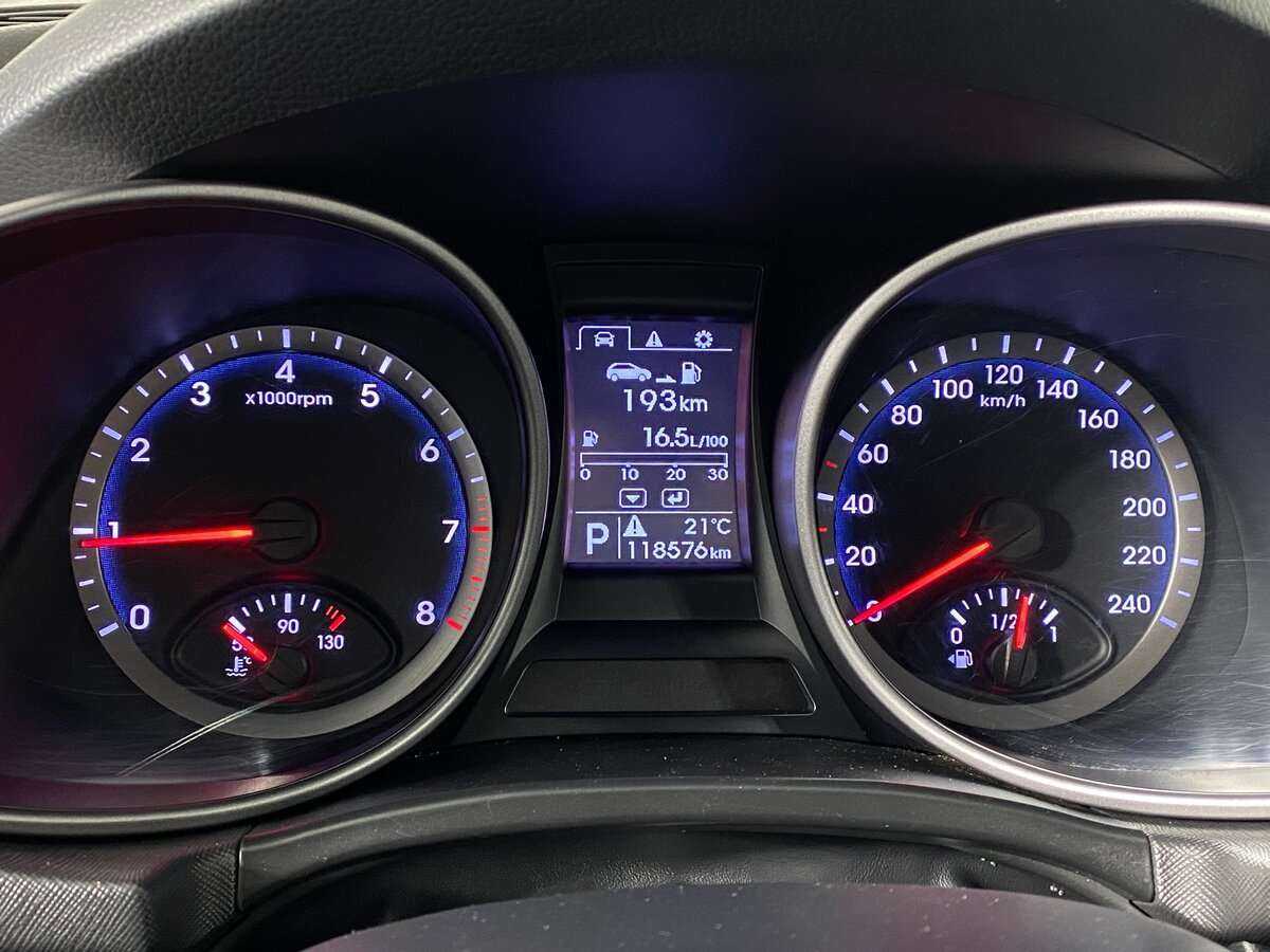 Б/У Хендай Санта Фе 2015 года. Фото: #13