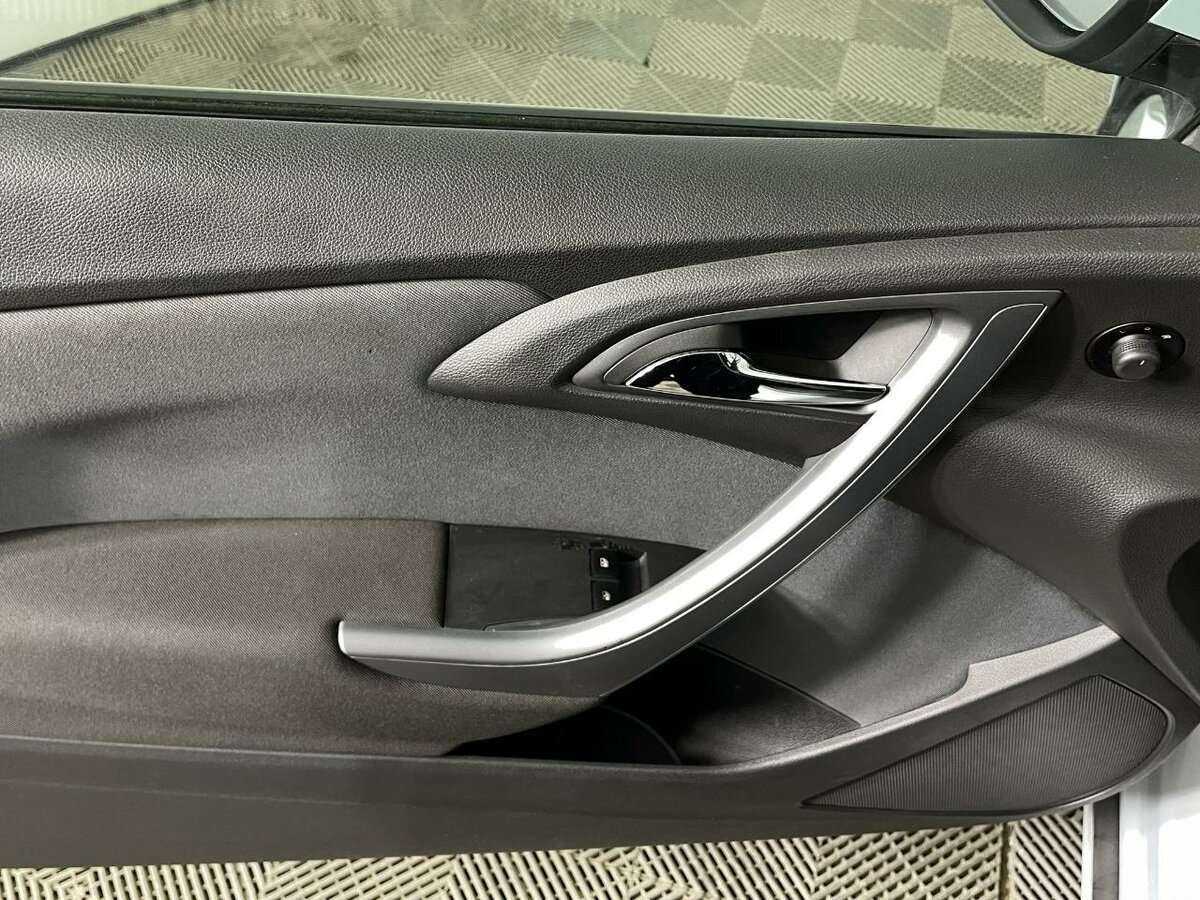 Б/У Опель Астра 2013 года. Фото: #7