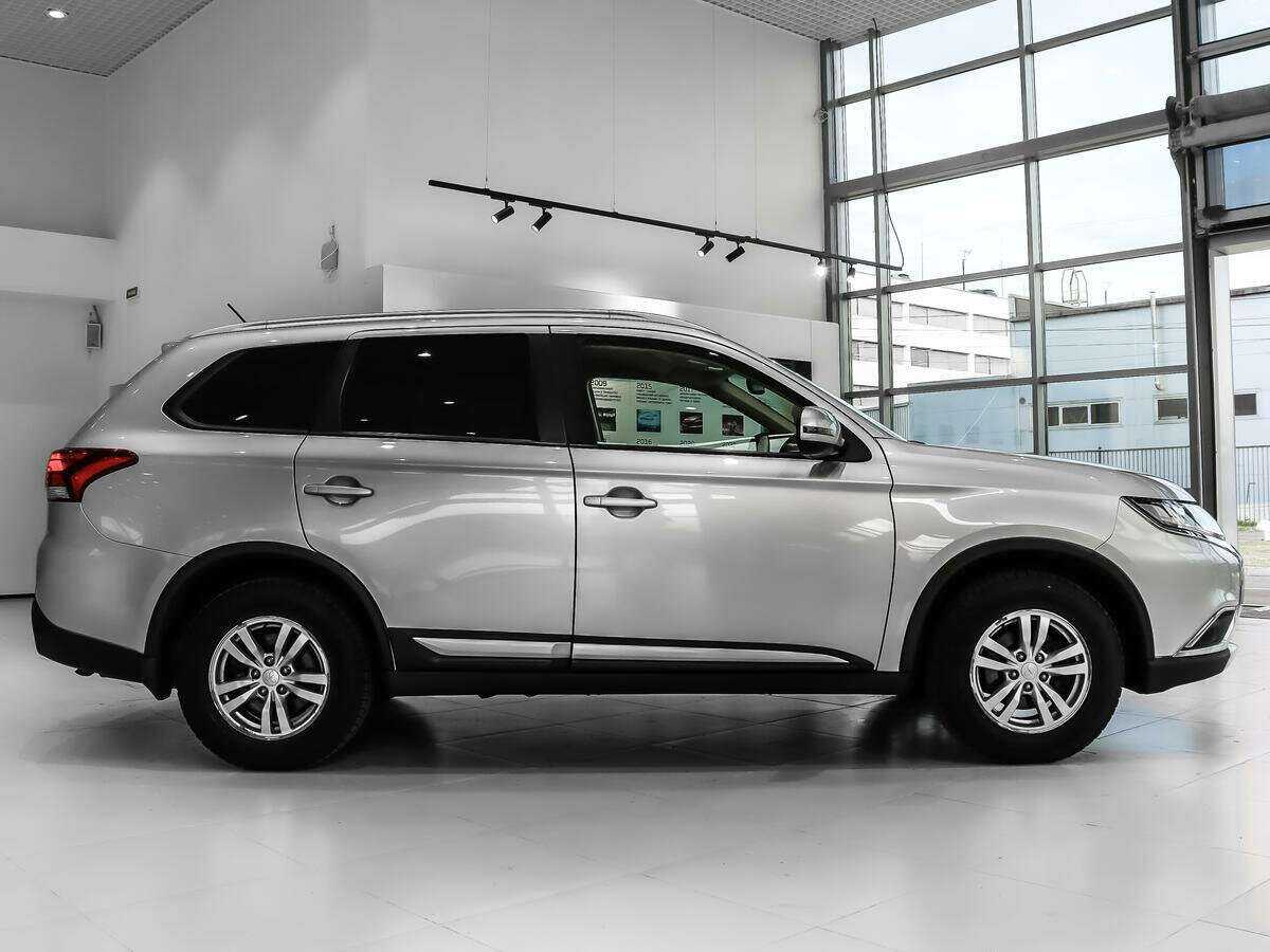 Mitsubishi Outlander 2016 года с пробегом. Фото: #3