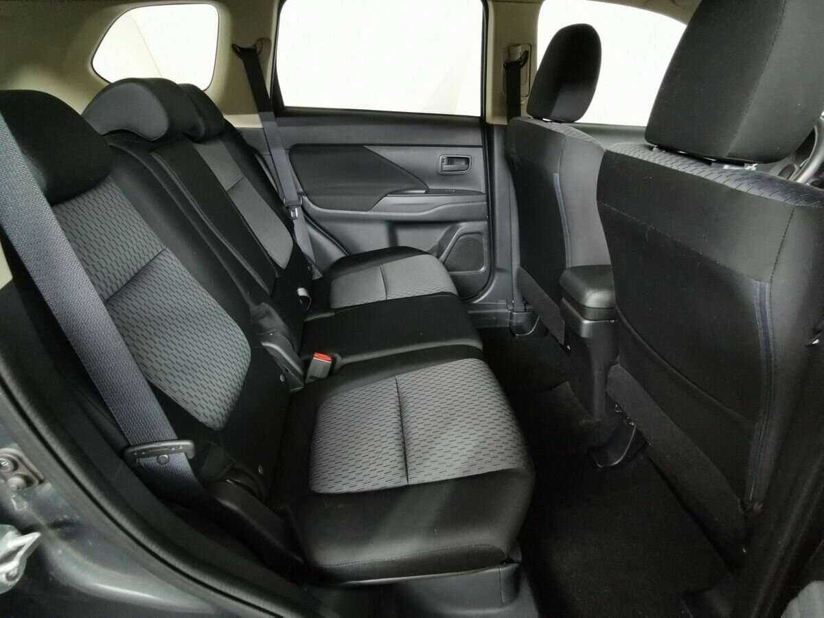 Б/У Митсубиши Оутлэндер 2014 года. Фото: #11