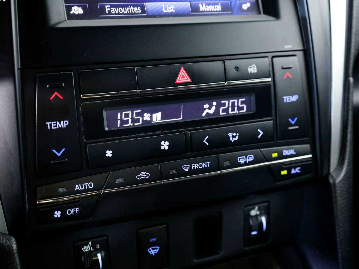 Б/У Тойота Камри 2016 года. Фото: #16