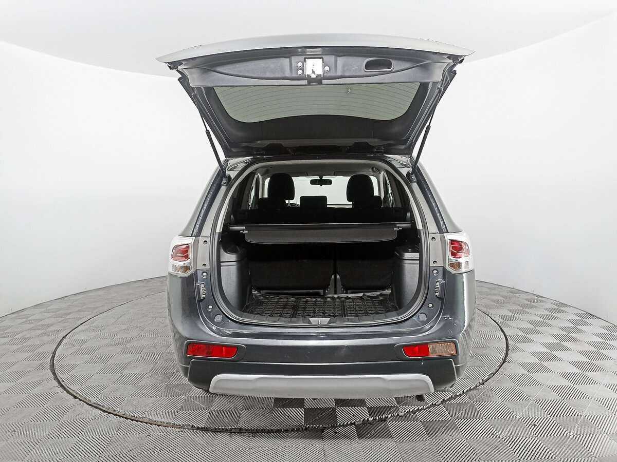 Б/У Митсубиши Оутлэндер 2014 года. Фото: #9