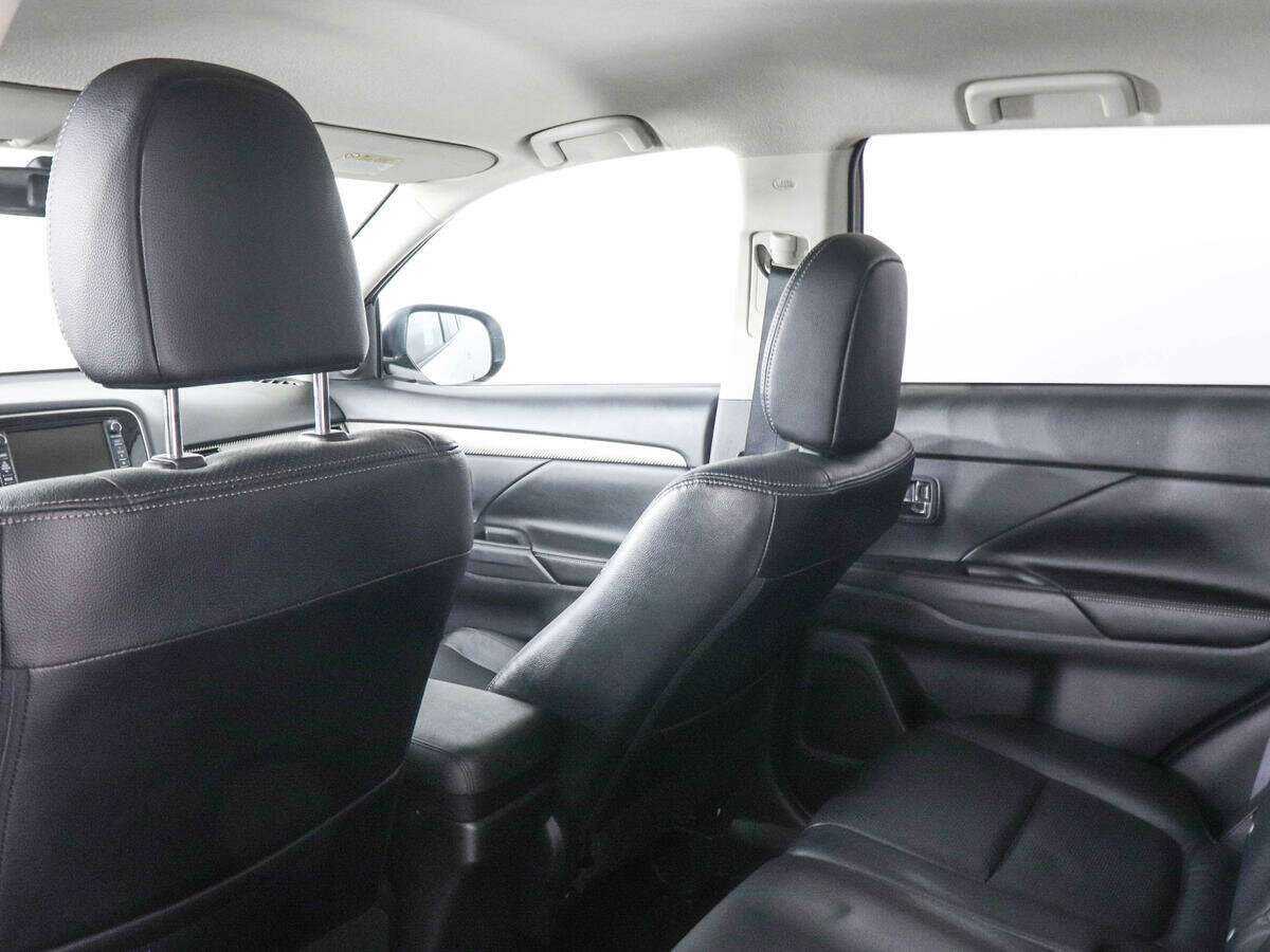 Б/У Митсубиши Оутлэндер 2012 года. Фото: #11