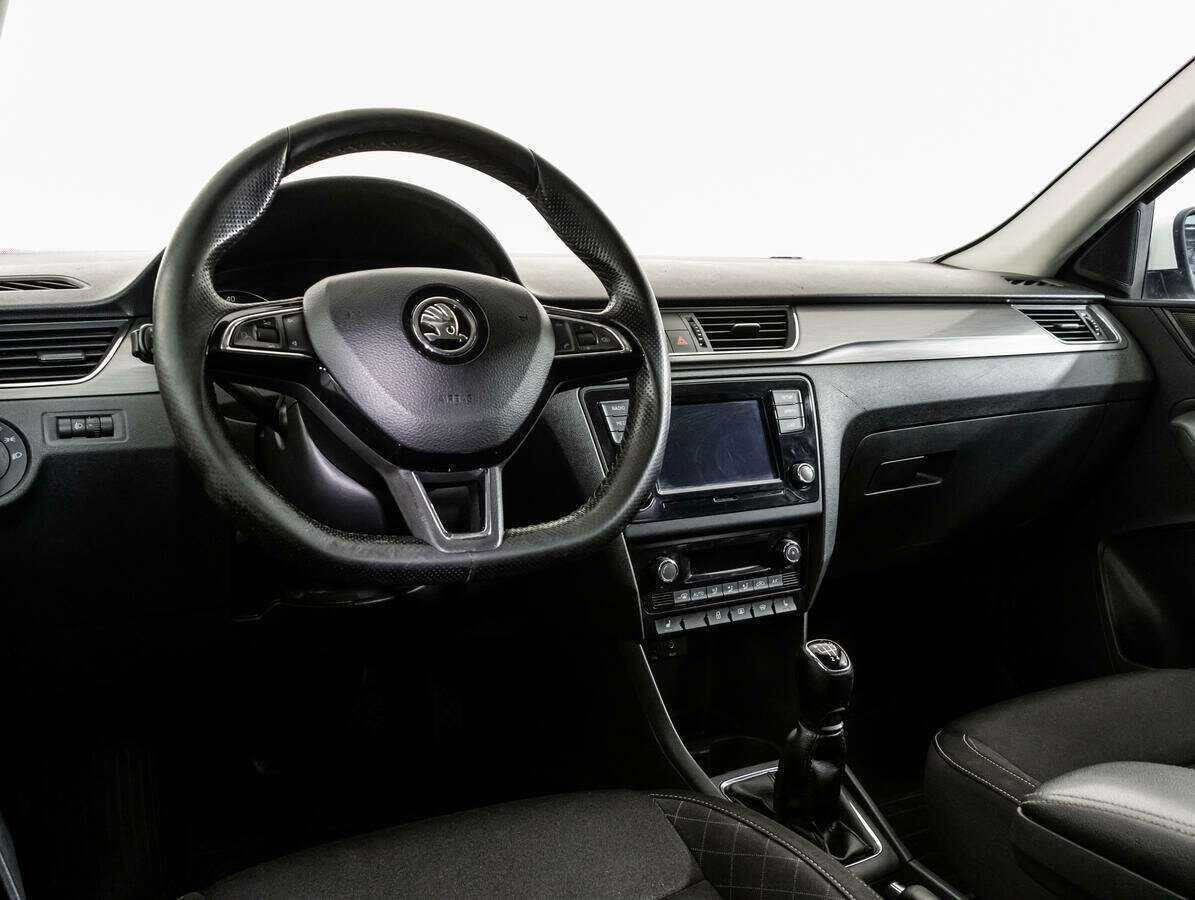 Б/У Шкода Рапид 2017 года. Фото: #8