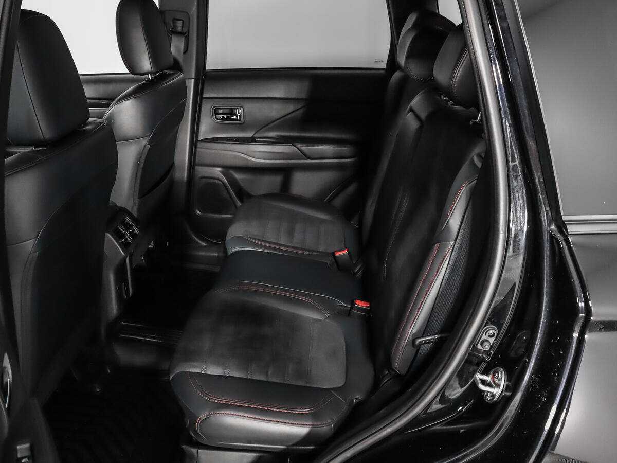 Mitsubishi Outlander 2021 года с пробегом. Фото: #11