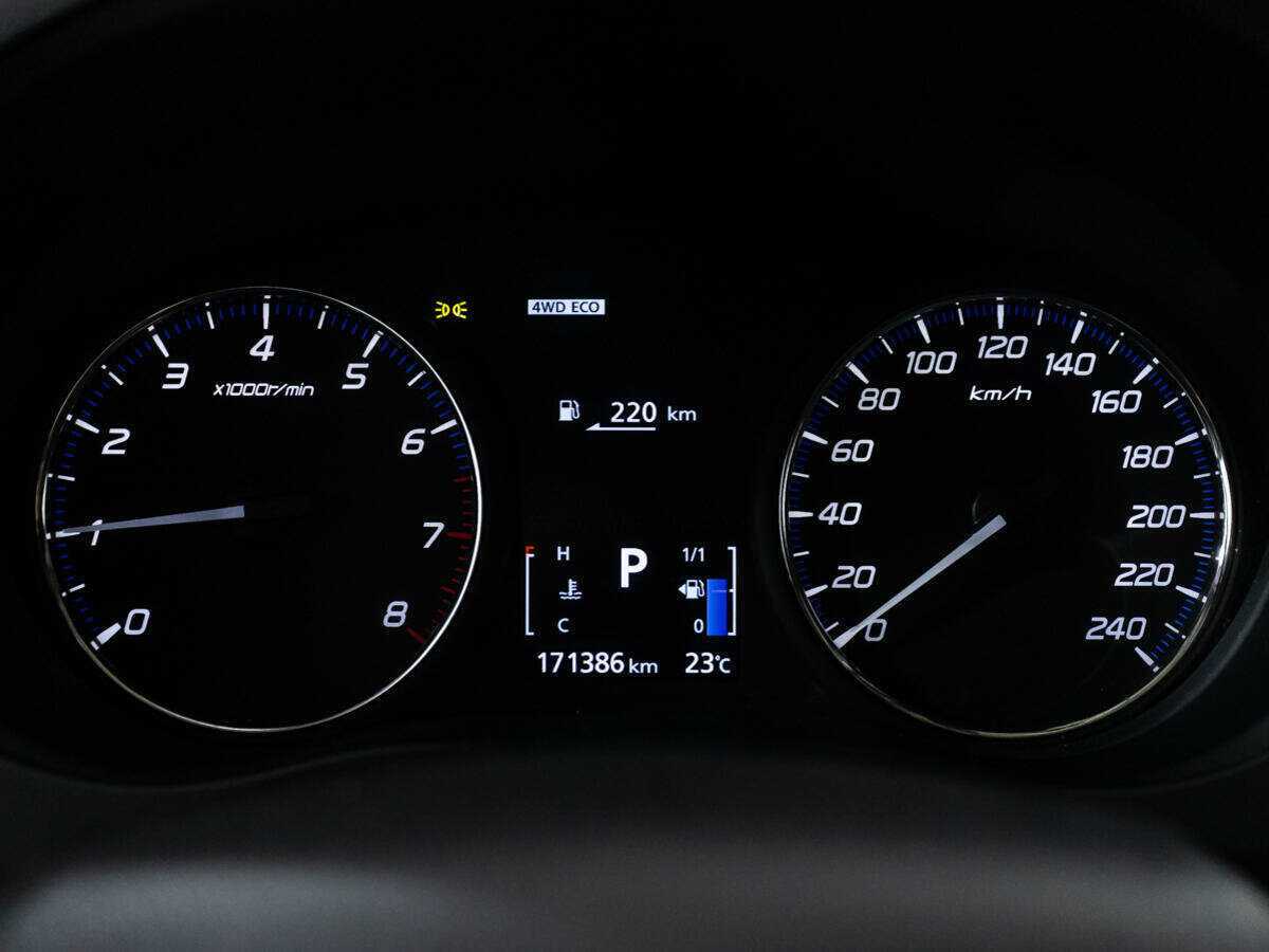 Б/У Митсубиши Оутлэндер 2017 года. Фото: #11