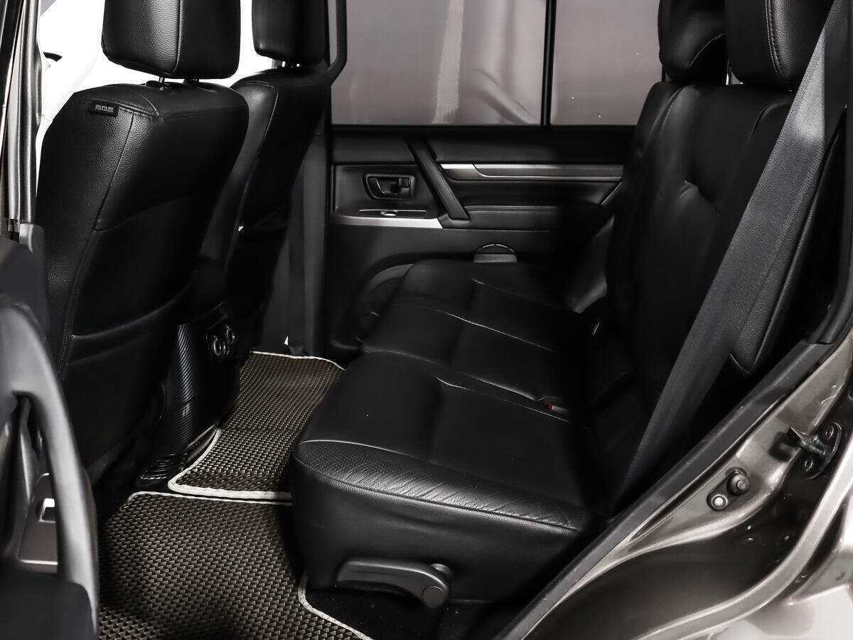 Mitsubishi Pajero 2013 года с пробегом. Фото: #10