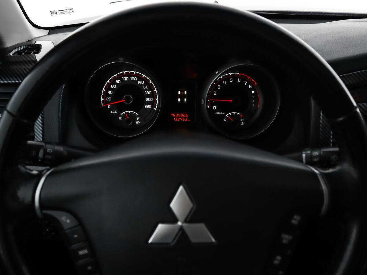 Mitsubishi Pajero 2013 года с пробегом. Фото: #16