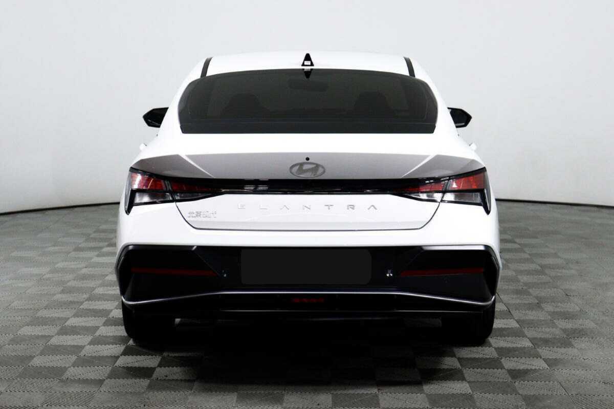 Hyundai Elantra 2023 года с пробегом. Фото: #5