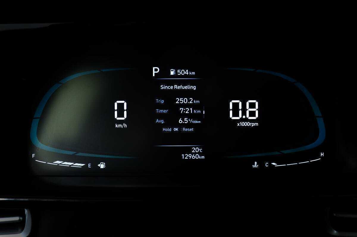 Hyundai Elantra 2023 года с пробегом. Фото: #9