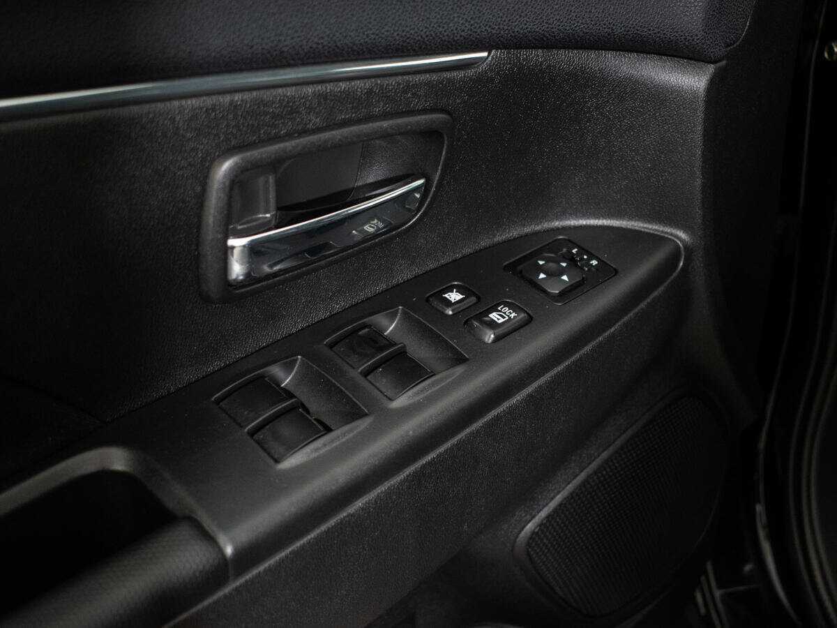 Б/У Митсубиши АС-Икс 2014 года. Фото: #14