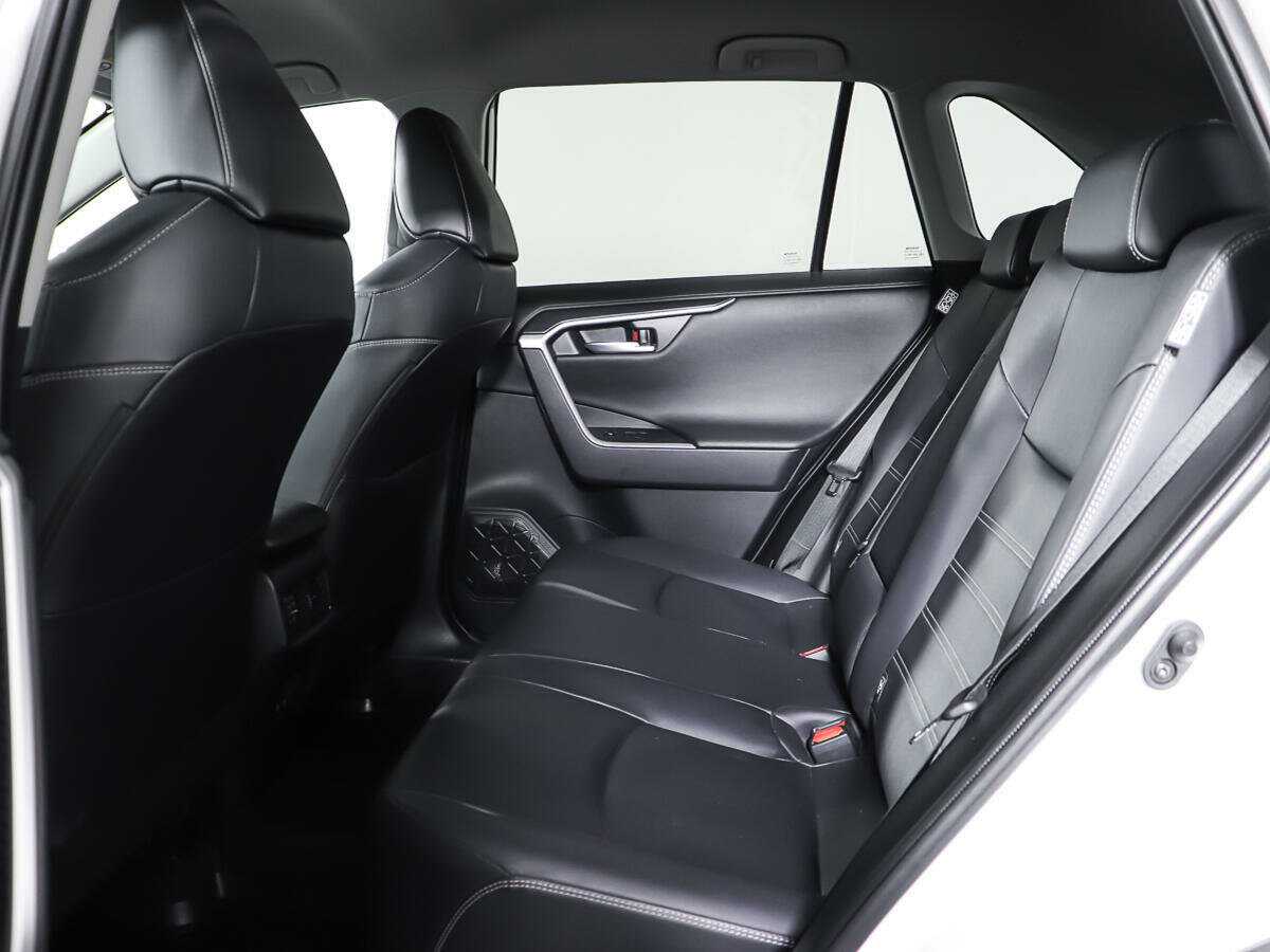 Toyota RAV4 2020 года с пробегом. Фото: #9