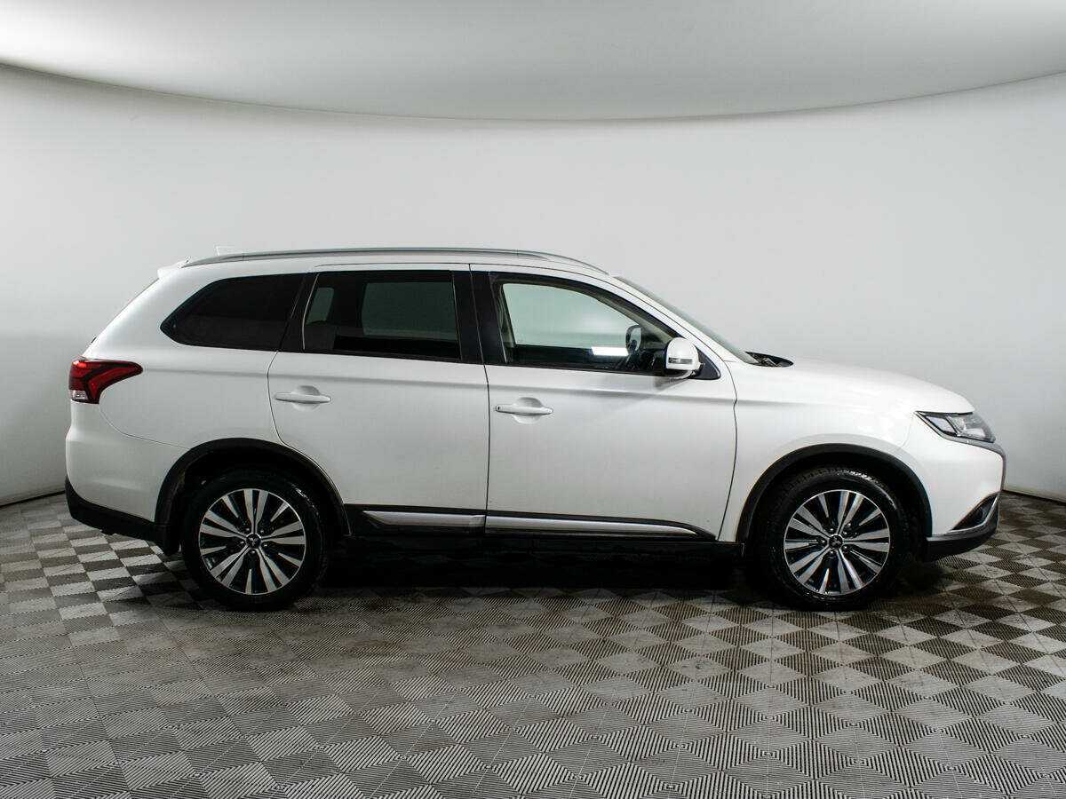 Mitsubishi Outlander 2020 года с пробегом. Фото: #3