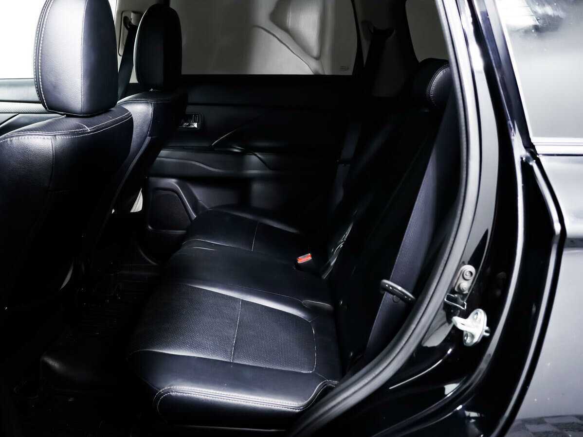 Б/У Митсубиши Оутлэндер 2014 года. Фото: #11