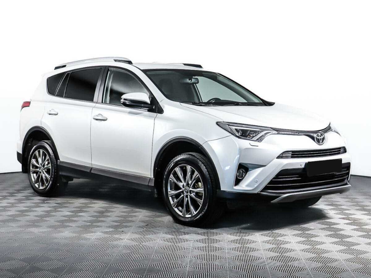 Toyota RAV4 2018 года с пробегом. Фото: #2