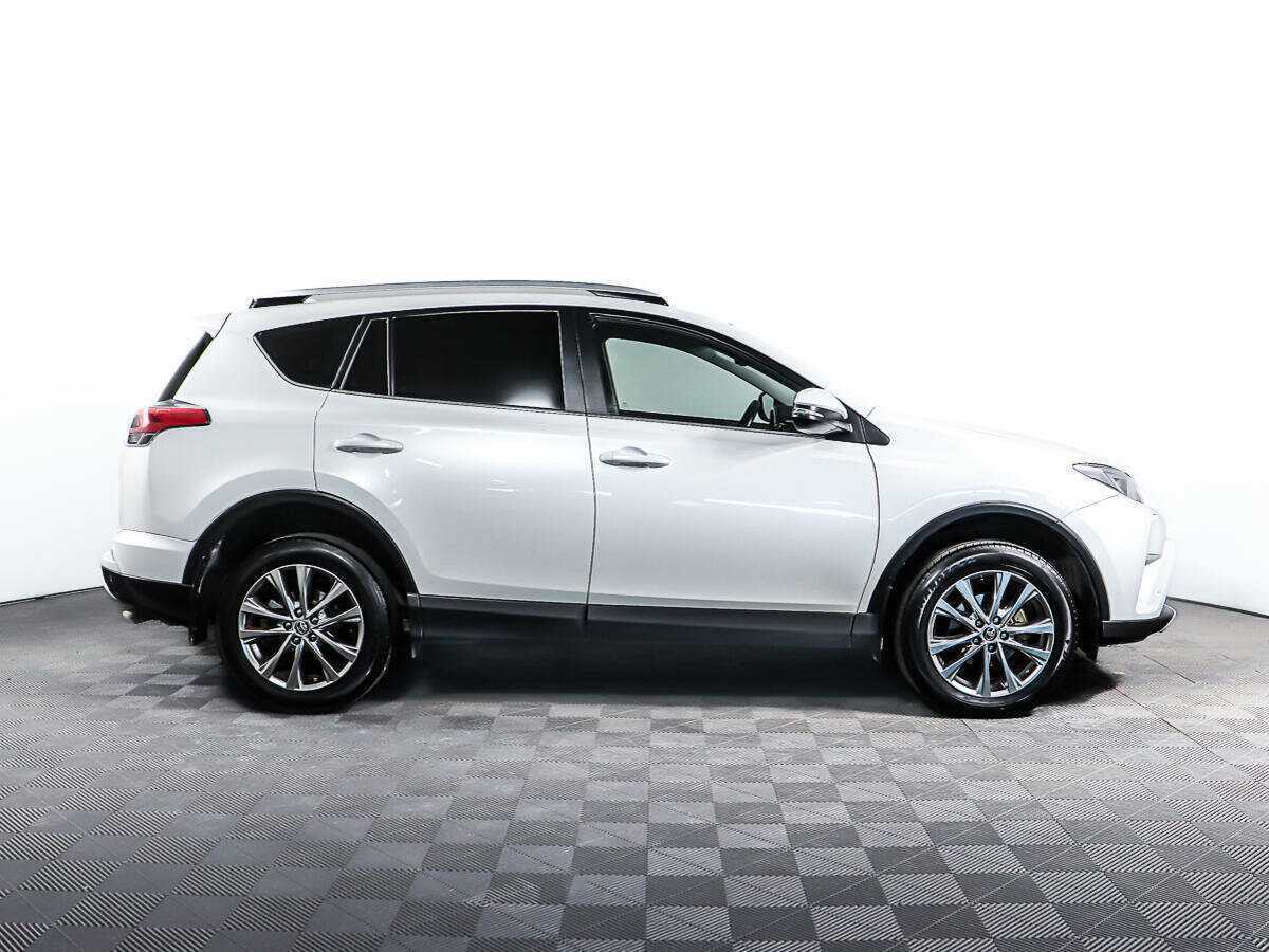 Toyota RAV4 2018 года с пробегом. Фото: #3