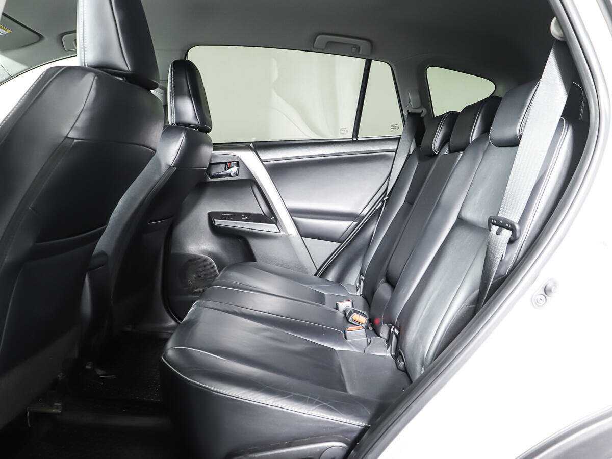 Toyota RAV4 2018 года с пробегом. Фото: #9