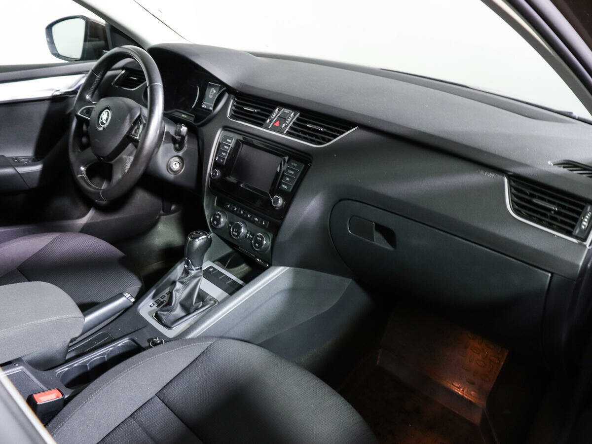 Б/У Шкода Октавия 2014 года. Фото: #8