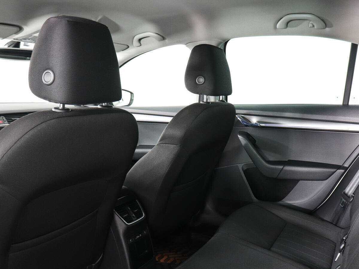 Б/У Шкода Октавия 2018 года. Фото: #11