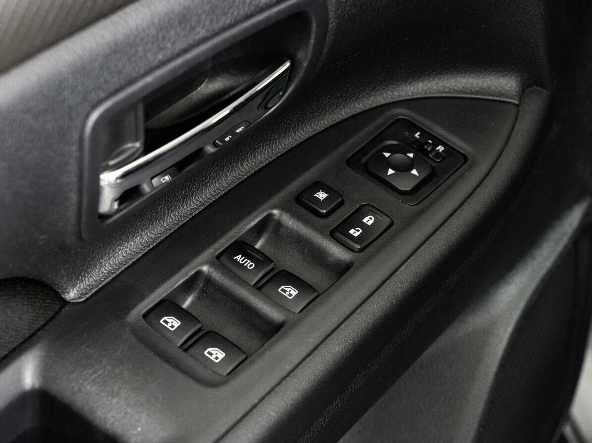 Б/У Митсубиши Оутлэндер 2016 года. Фото: #10