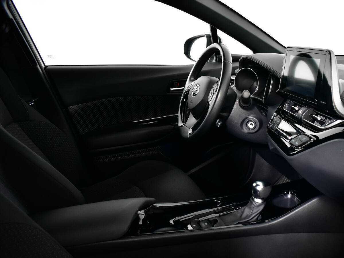 Toyota C-HR 2019 года с пробегом. Фото: #8