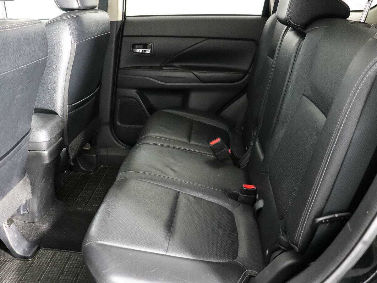 Б/У Митсубиши Оутлэндер 2013 года. Фото: #10