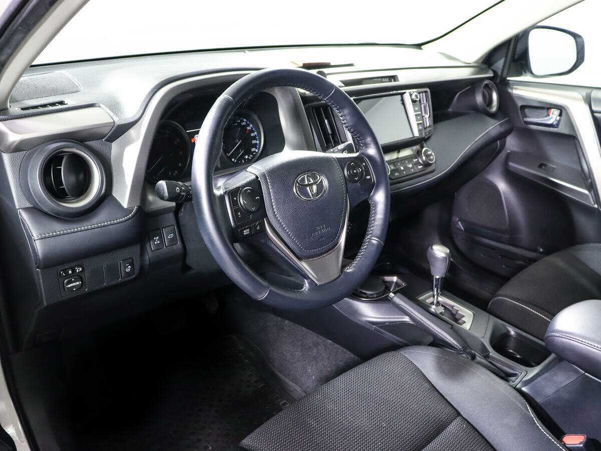 Toyota RAV4 2018 года с пробегом. Фото: #11